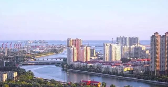 秦皇岛盛典，嘉宾云集，观众热情如火